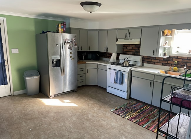 Building Photo - 1619 10th St S