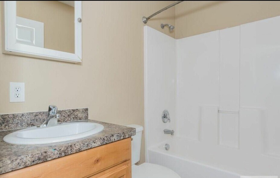 Building Photo - 594 J St