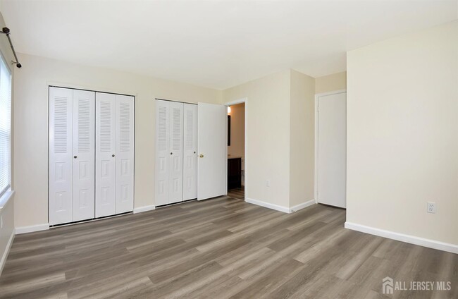 Building Photo - 11 Coral Tree Ct