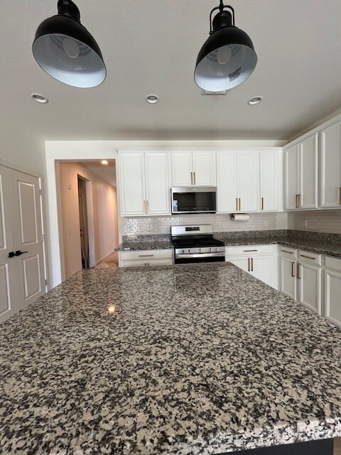 Building Photo - 35040 N Barrel Rd