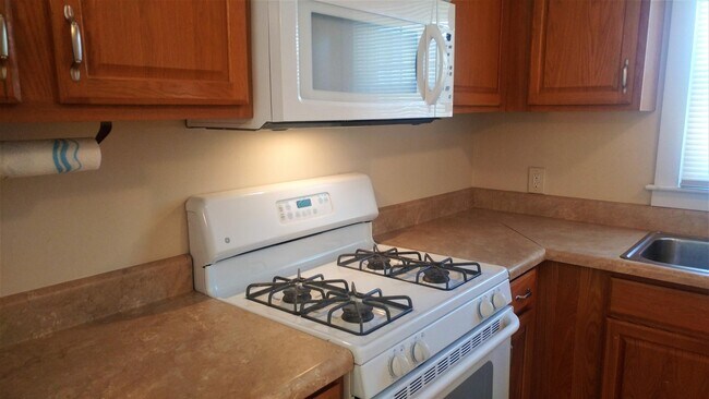Building Photo - 415 Greenbriar Dr