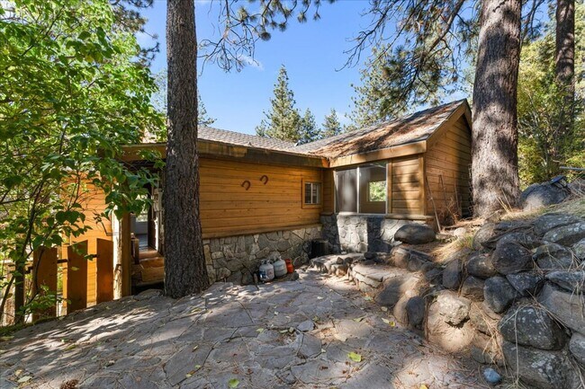 Building Photo - 405 - BEAVER DUPLEX