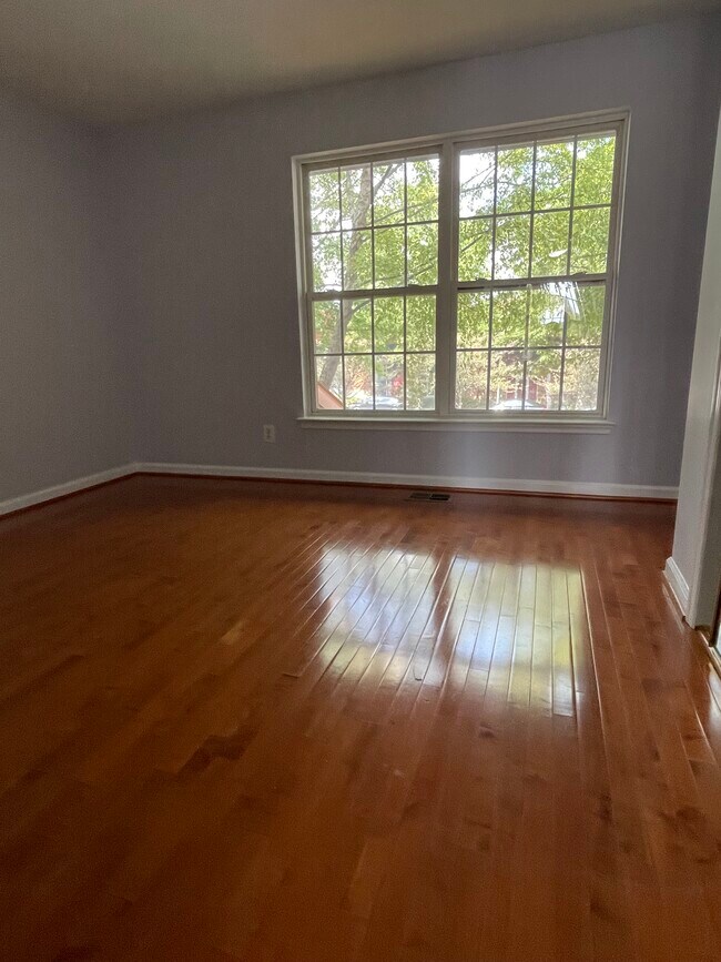 Primary Photo - 212 Fallsgrove Blvd