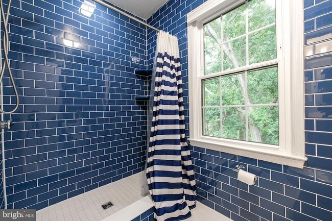 Building Photo - 3818 Vermont Ct