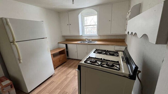 Building Photo - 517 1/2 w 2nd