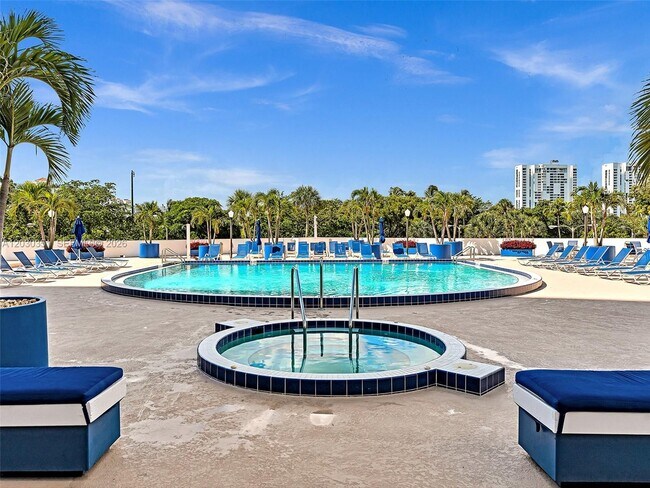 Building Photo - 3731 N Country Club Dr