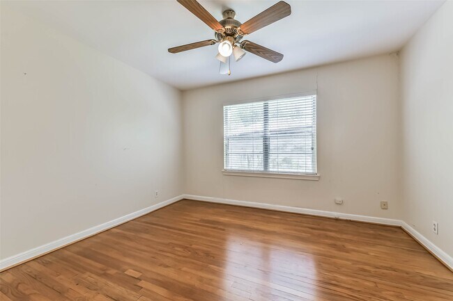 Building Photo - 3023 Fairhope St