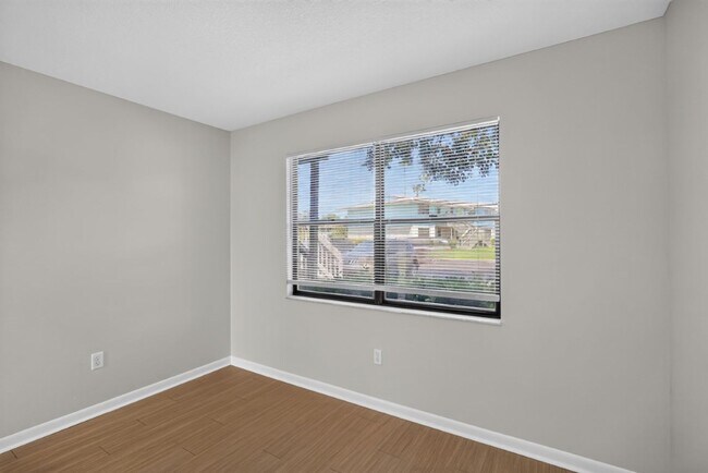 Building Photo - 700 W Pope Rd