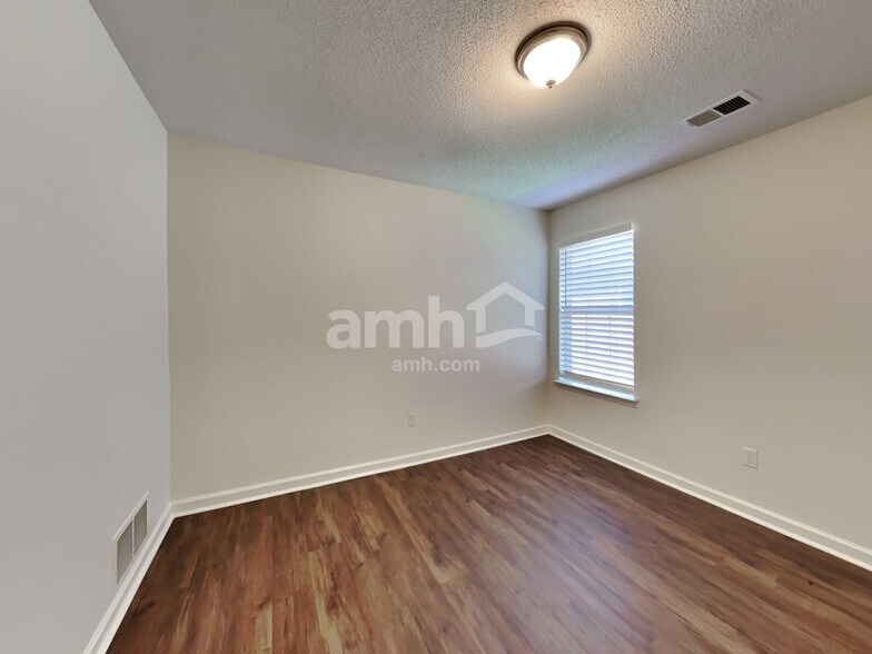 Building Photo - 4453 Graham Lake Dr