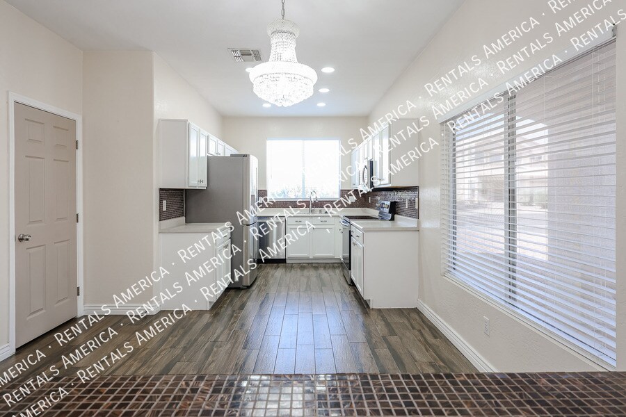 Building Photo - 15428 W Mauna Loa Ln