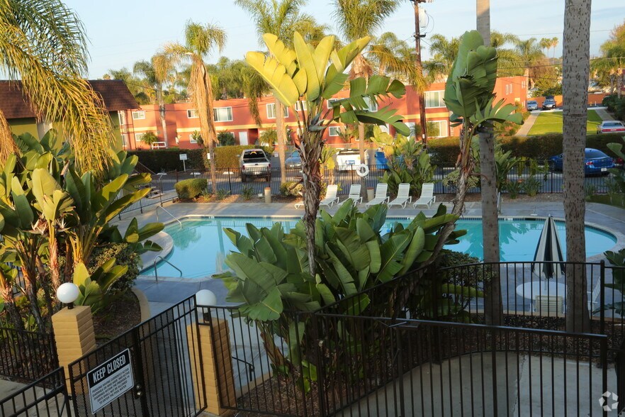Building Photo - Woodlawn West - 30 Day Rentals!