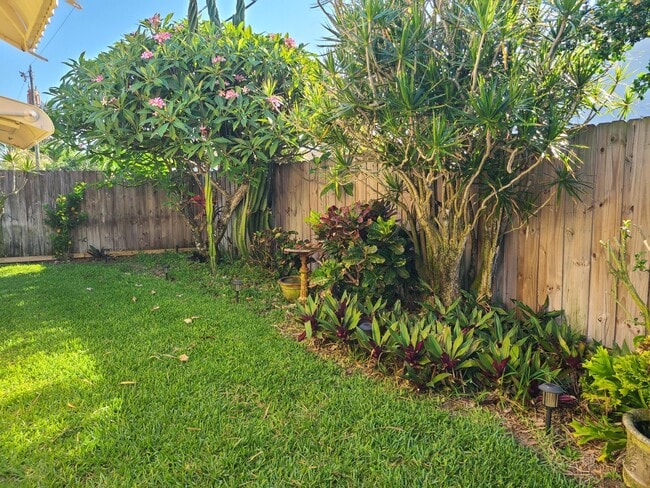 Building Photo - 725 Hibiscus Dr