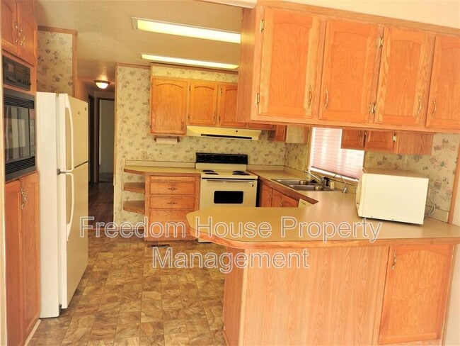 Building Photo - 2770 Rio Rico Dr