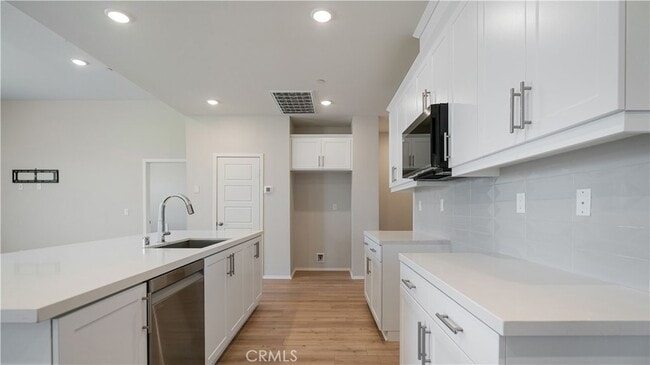 Building Photo - 13925 Mesa View Dr