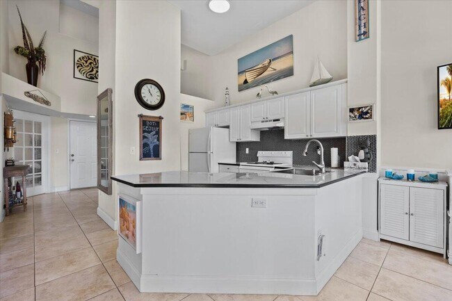 Building Photo - 4887 Via Palm Lakes Via