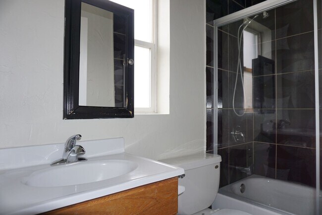 Building Photo - 3 Bedroom Taylorville home