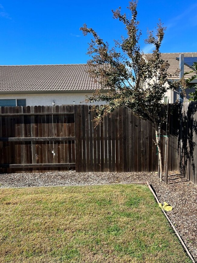 Building Photo - 5536 Summer Land Dr