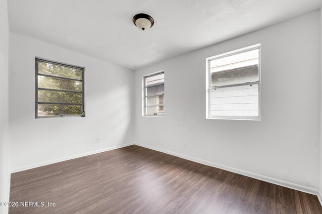 Building Photo - 503 W 16th St