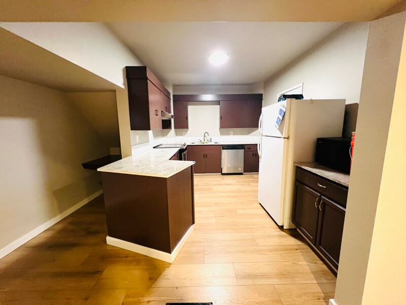 Building Photo - 260 W Chestnut St