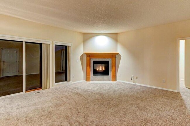 Building Photo - Felida Gem... 4 bedroom, 2.5 bath availabl...