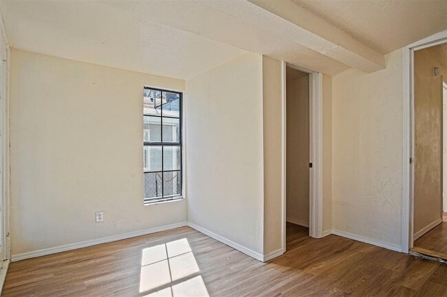 Building Photo - 2812 S Broadway Ave