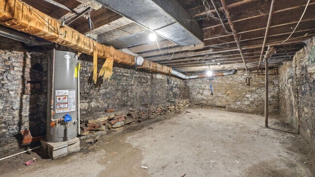 Building Photo - 1221 Wefel St