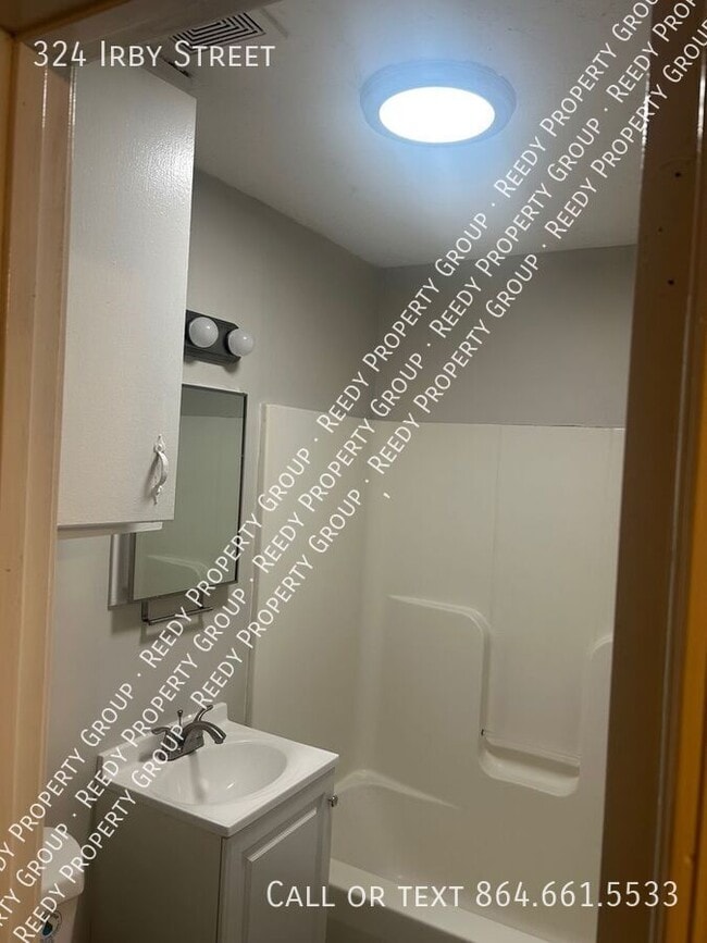 Building Photo - 324 Irby St