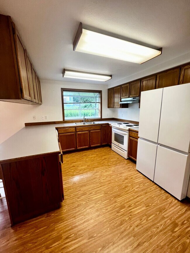 Building Photo - **** Application pending ****