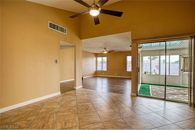 Building Photo - 3956 Clear View Dr