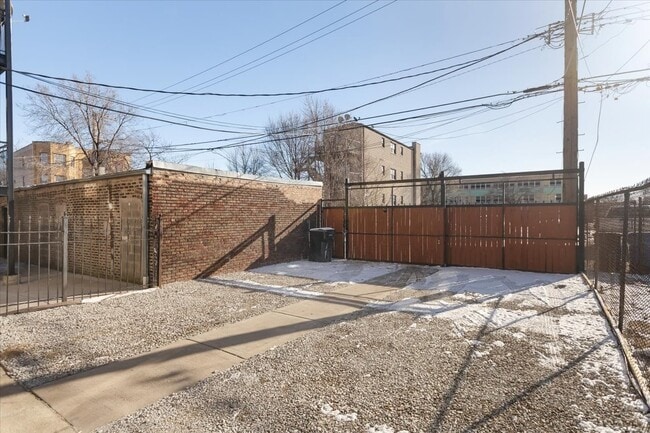 Building Photo - 4211 W Gladys Ave