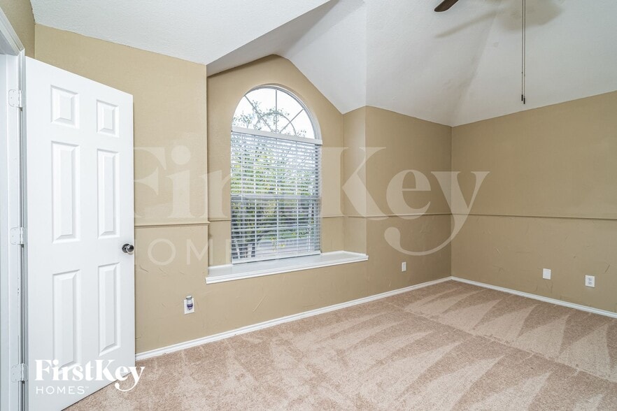 Building Photo - 1313 Deer Trail