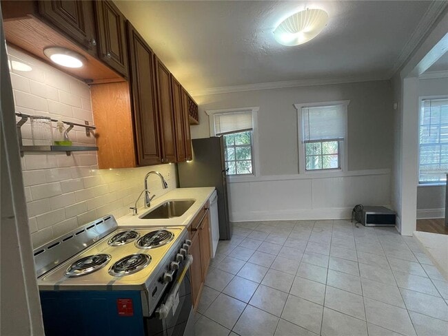 Building Photo - 2305 W Texas Ave