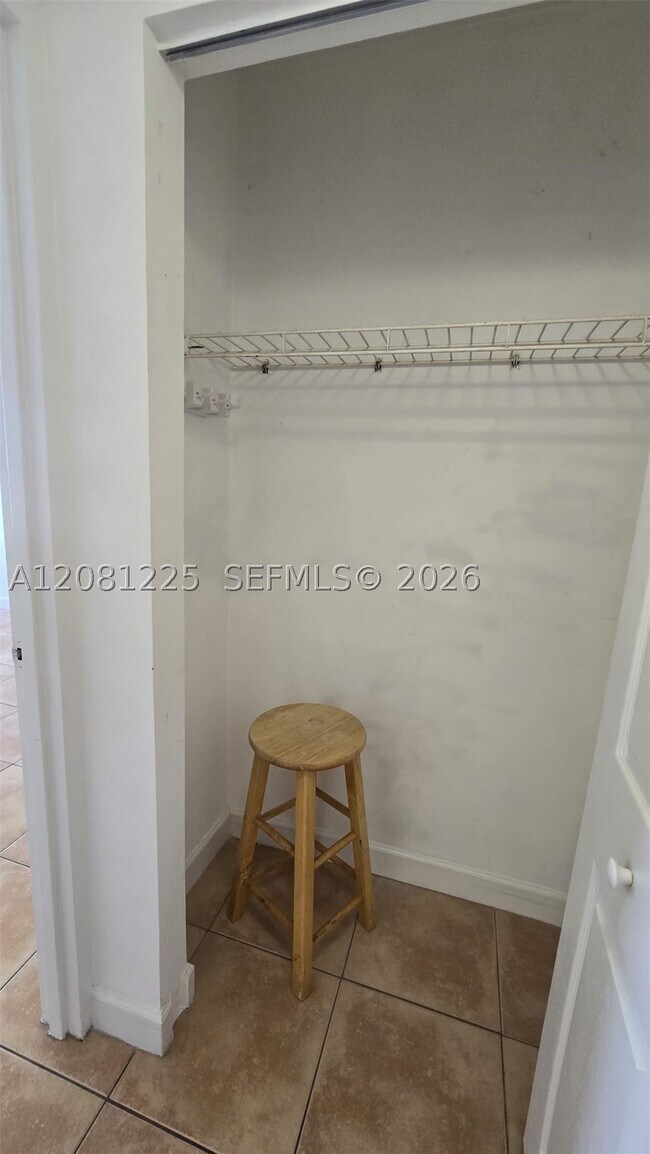 Building Photo - 2899 Collins Ave