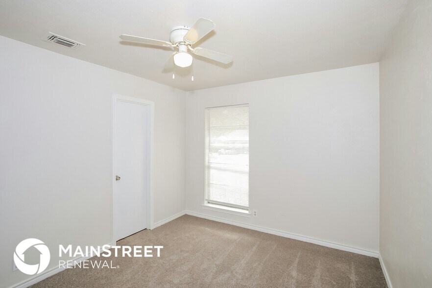 Building Photo - 512 Pine Bluff Dr