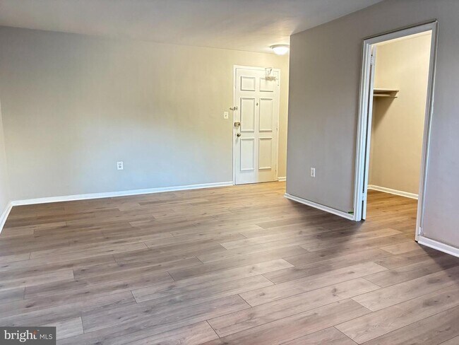 Building Photo - 1300 S Arlington Ridge Rd