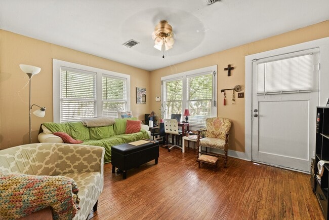 Building Photo - 152 Willow St