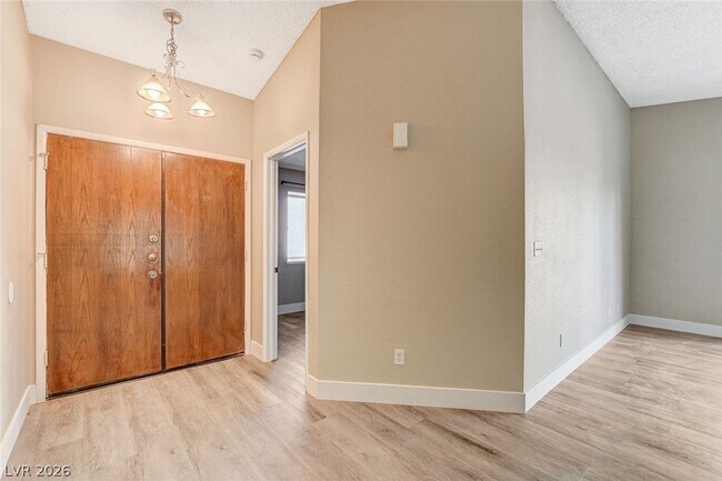 Building Photo - 6632 Wheelbarrow Peak Dr