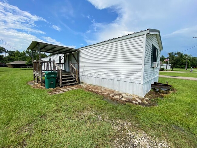 Primary Photo - 3-Bedroom Mobile Home in Iowa, LA