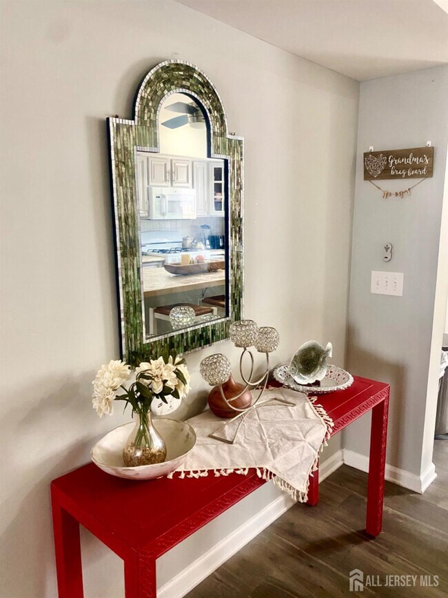 Building Photo - 28 Bay Ave