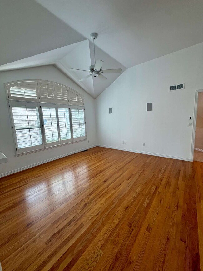 Building Photo - Don’t Miss out on this 4-bedroom 3 bath home in the gated Lighthouse Villas Community.