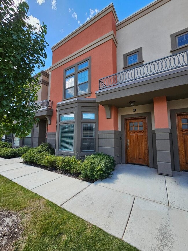 Building Photo - 876 S Lincoln Ave