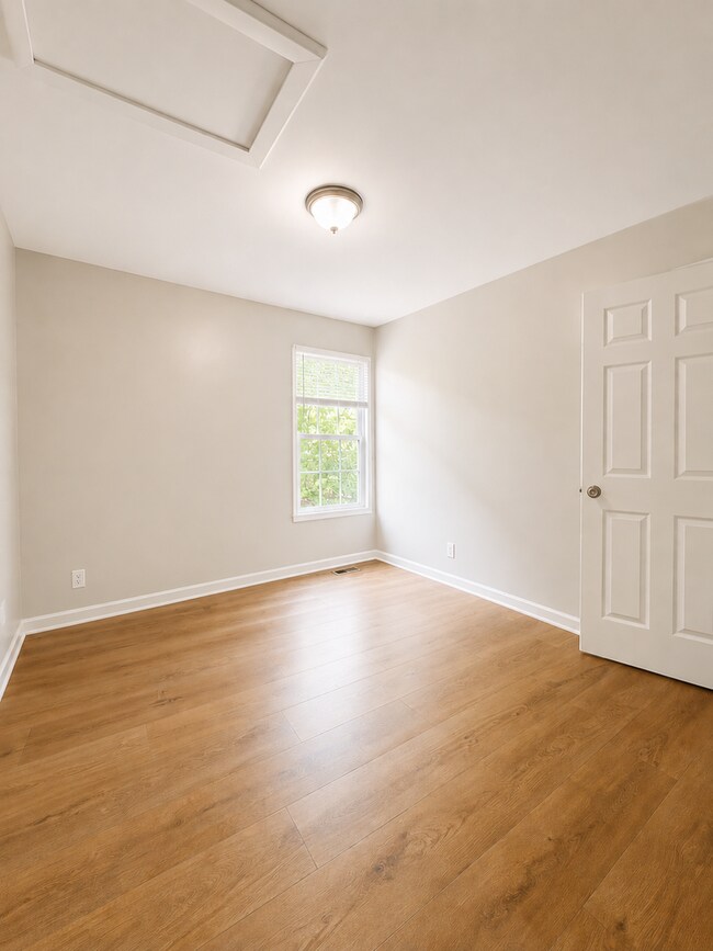 Building Photo - 214 Westwood Ct
