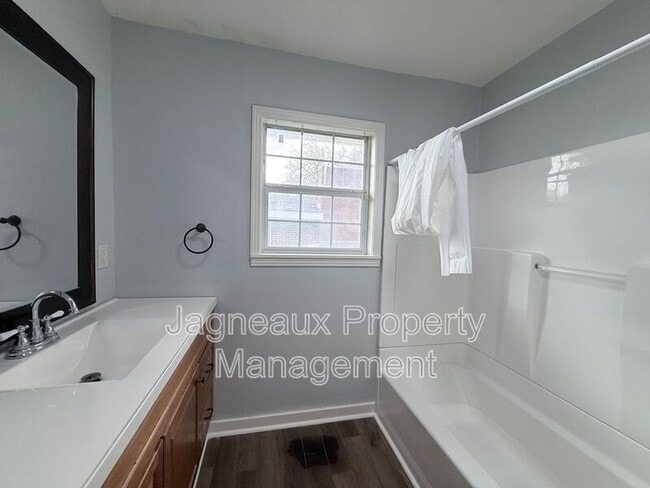 Building Photo - 3502 Center St