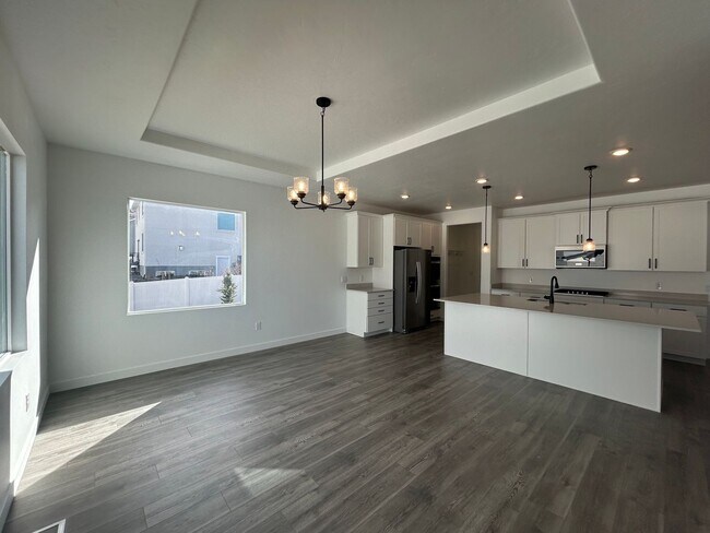 Building Photo - 284 W Saddlebrook Dr