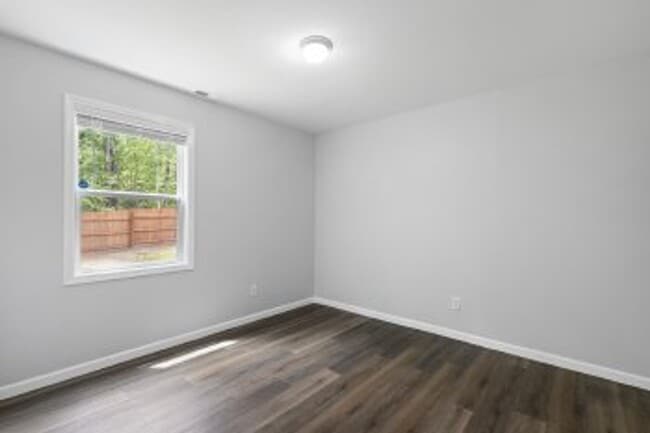 Building Photo - 629 Walnut Dr