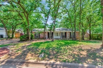 Building Photo - 3414 Hampshire Dr