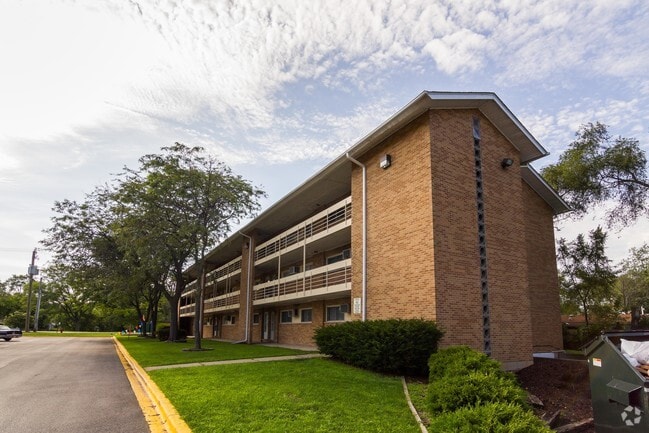 Building Photo - Shoreline Terrace