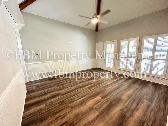 Building Photo - Charming 3 Bedroom, 2.5 Bathroom Home in A...