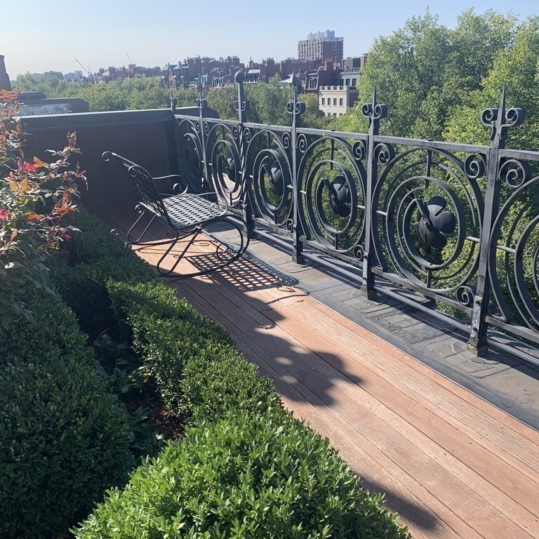 Building Photo - 132 Commonwealth Ave