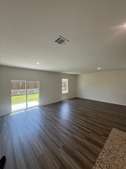 Building Photo - 906 Independence Trl
